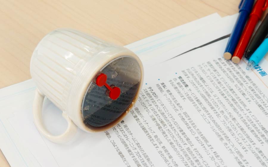 うっかりカップを倒してもこぼれにくい